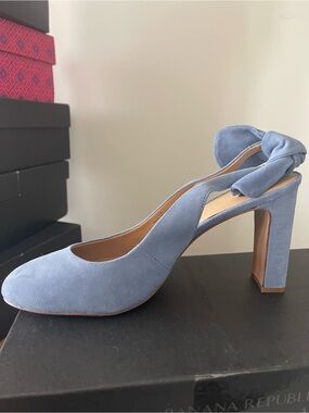 NWOT Light Blue Suede Knot Strap Block Heel